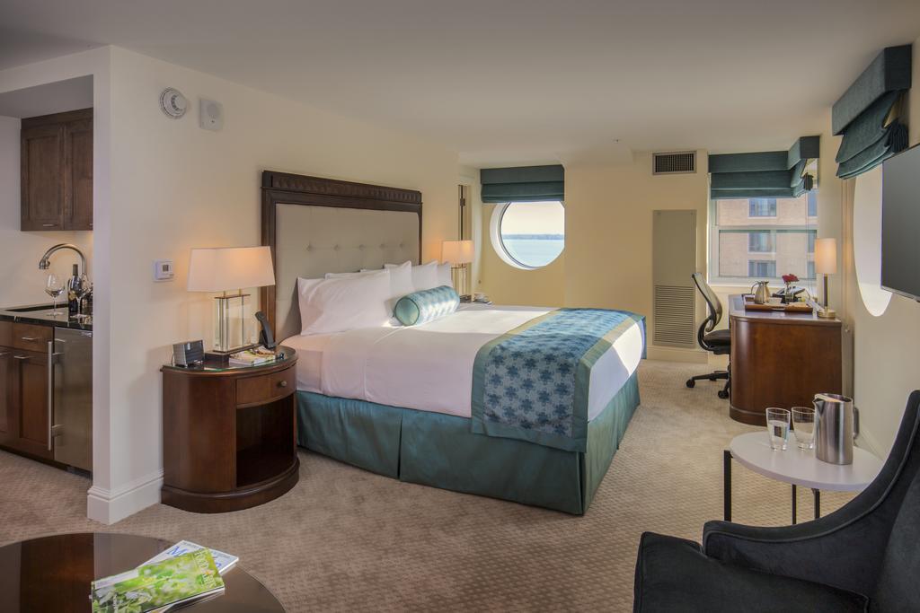 The Edgewater Hotel Мадисън Екстериор снимка